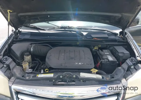 2011 Chrysler Town & Country Touring from USA, damaged, VIN 2A4RR5DG1BR625253